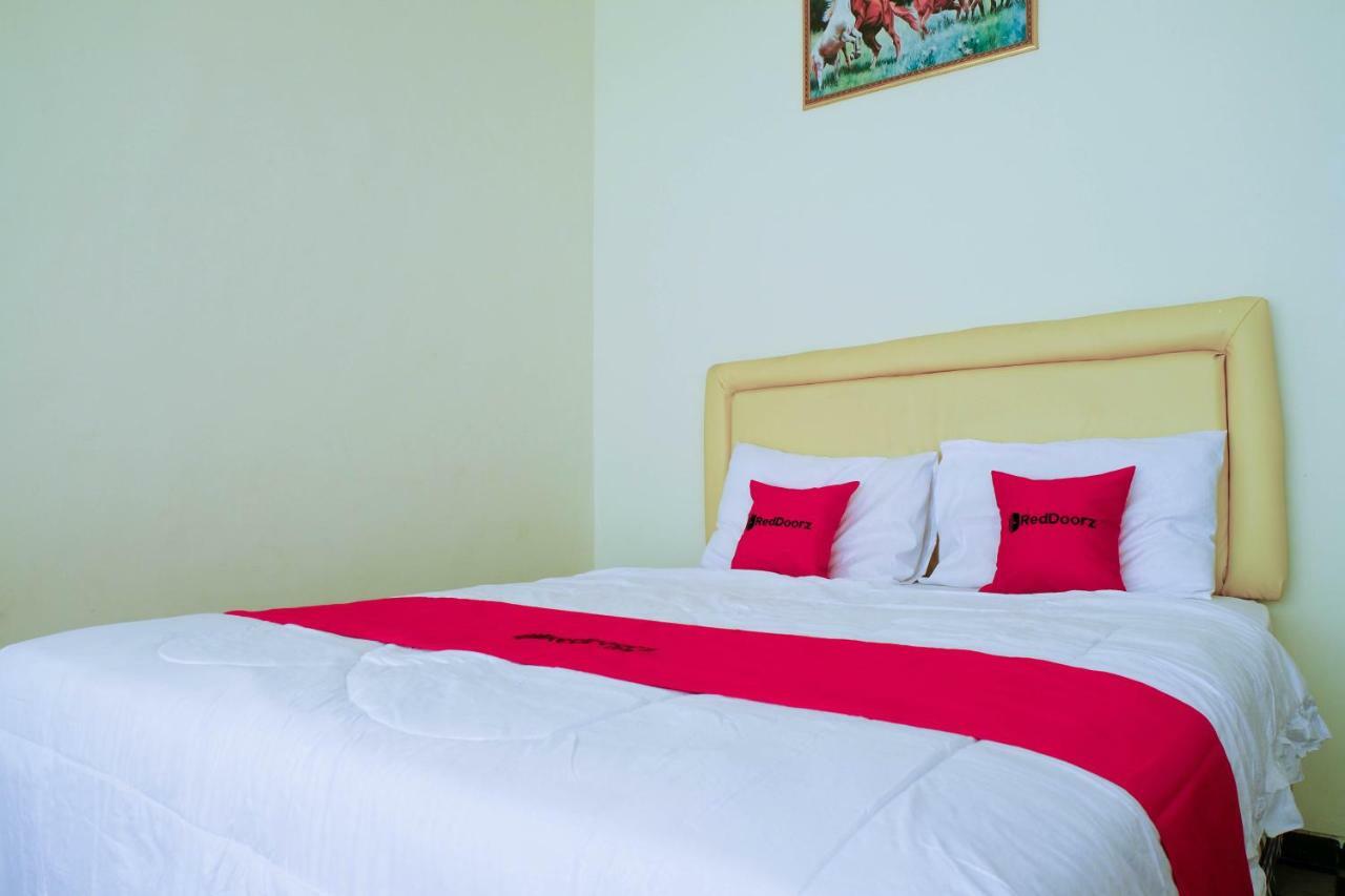 Wisma tamu Reddoorz Near Stab Syailendra Kopeng 2*