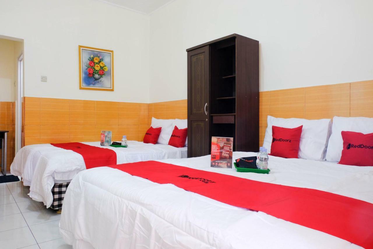 Wisma tamu Reddoorz Near Stab Syailendra Kopeng 2*